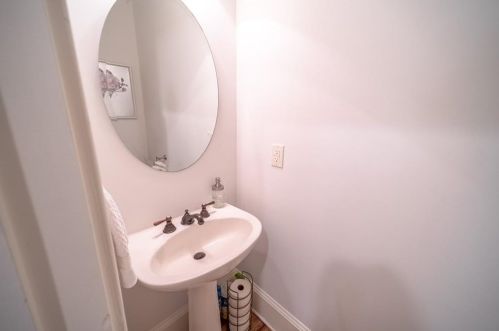 2810 Darby St, Atlanta GA  30319-3655 exterior