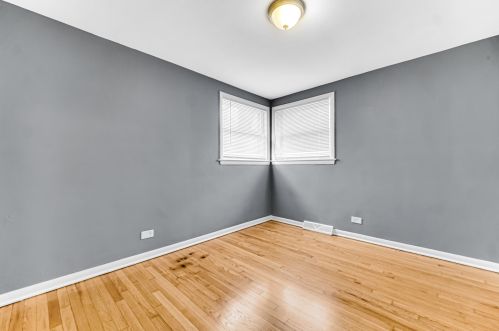 9020 Woodlawn, Chicago IL 60619-7923 exterior