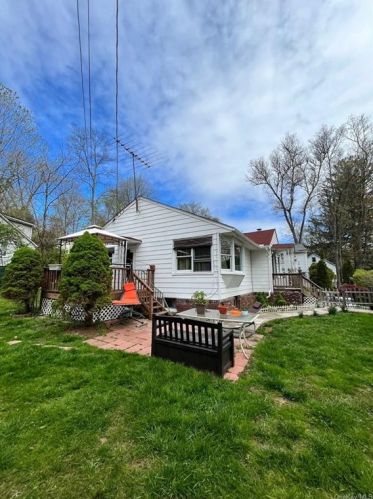 98 Lake Shore Dr, Patterson NY 12563-5608 exterior