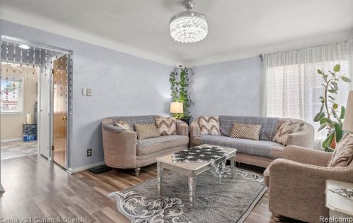 6906 Fenton St, Dearborn Heights MI  48127-2153 exterior