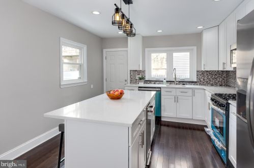 2407 Carpenter St, Philadelphia PA 19146-2342 exterior