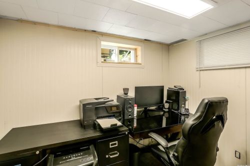 4 Barley Pl, Commack NY 11725-1412 exterior