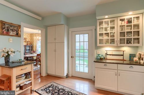 273 Main St, Hummelstown PA 17036-1721 exterior