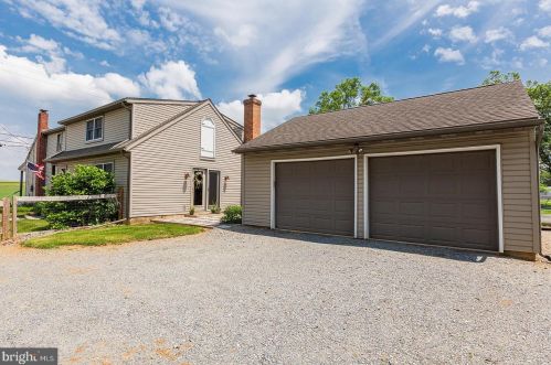 3646 Blue Rock Rd, Lancaster, PA 17603-9476