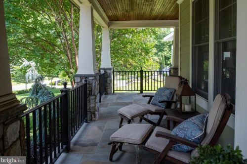 6421 Divine St, Mc Lean VA 22101-4702 exterior