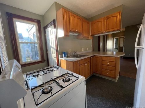 260 Main St, Meriden CT 06451-3859 exterior