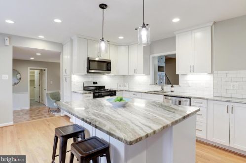 8428 Cherry Vly Ln, Alexandria VA 22309-2100 exterior