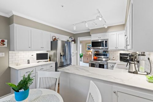 664 Evergreen Ct, Milwaukee WI 53217-1608 exterior