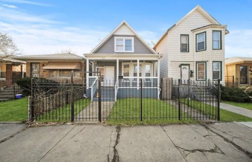 7931 East End Ave, Chicago, IL 60617-1002