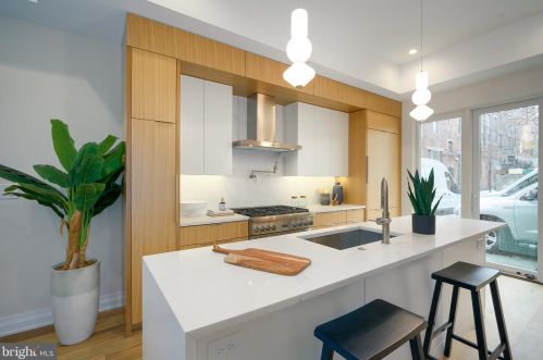 516 21 St, Philadelphia PA 19130-1401 exterior