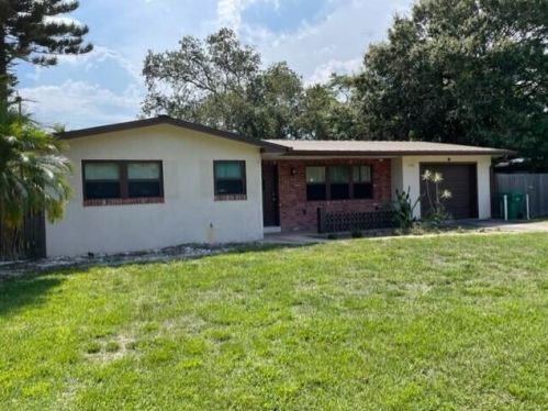 5505 Shannon Dr, Fort Pierce, FL 34951-2052