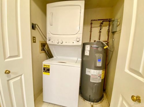 43 Boulder Dr, Edison NJ  08817-3786 exterior