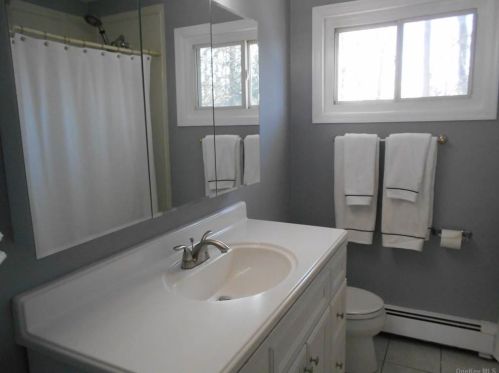 46 Oakley Dr, Huntington Station NY 11746-3116 exterior