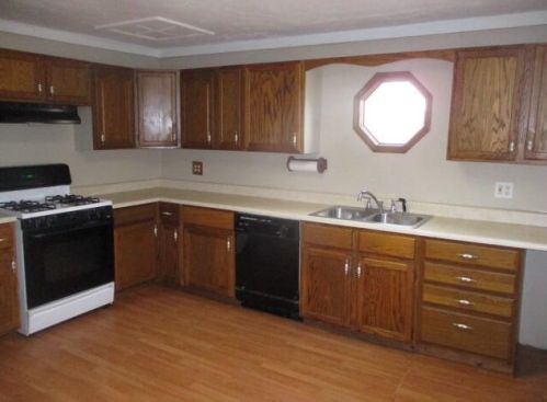 31 Walter St, Grand Rapids MI 49548-3242 exterior