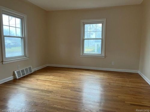 4508 Monroe St, Dearborn Heights MI  48125-2519 exterior