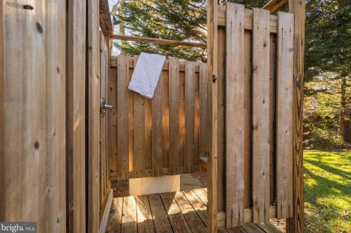 9 War Admiral Ln, Media PA 19063-5224 exterior