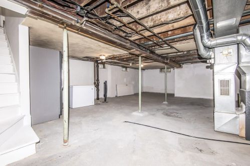 8415 Fox Croft Ln, Milwaukee WI 53217-2226 exterior