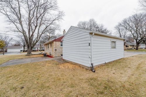 9504 Palmetto Ave, Milwaukee WI  53222-1558 exterior