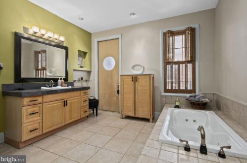 2728 13th St, Washington DC 20018-3901 exterior