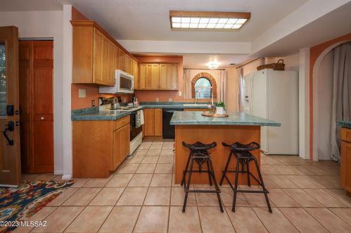 3865 Tanuri Dr, Tucson AZ 85750-1939 exterior