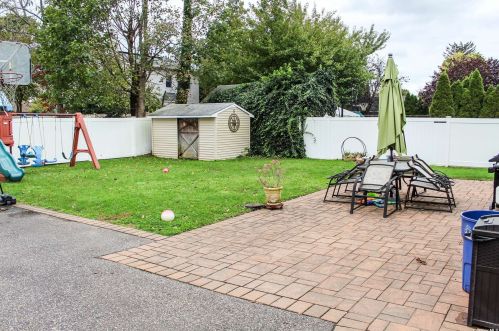 30 Leyden St, Huntington Station NY 11746-1824 exterior