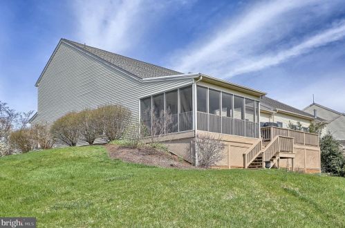 1110 Cord Dr, Hummelstown PA 17036-6815 exterior