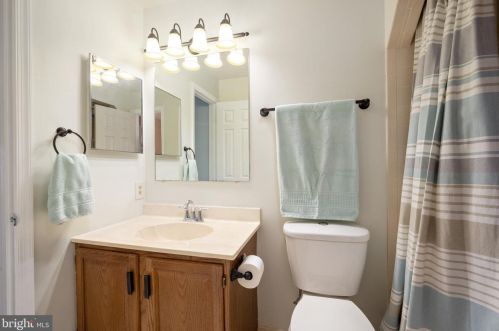 7312 Mallory Cir, Alexandria VA 22315-4704 exterior