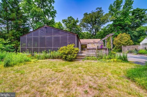 5217 Mitchell St, Alexandria VA 22312-2124 exterior