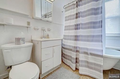 170 Fulton St, N Milford NJ 07646-1650 exterior