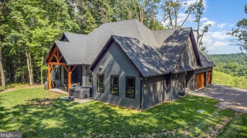 2054 Church Rd, Hummelstown PA exterior