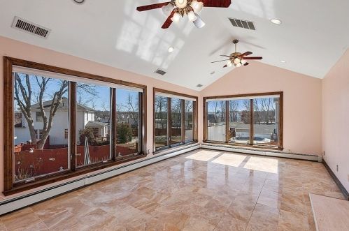 6 Walker Rd, Peabody MA 01960-5421 exterior