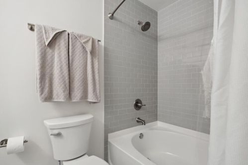 1085 Liberty Pkwy, Atlanta GA  30318-9394 exterior