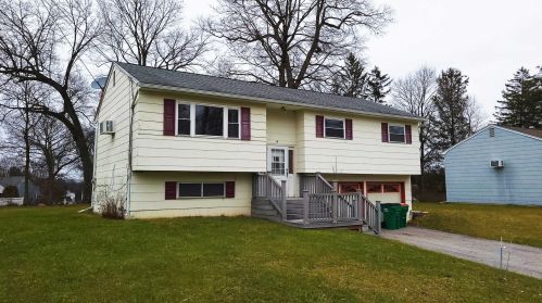 14 Ricky Ln, Poughkeepsie, NY 12601-5602