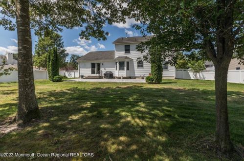 52 Pelican Dr, Berkeley Township NJ 08721-1654 exterior