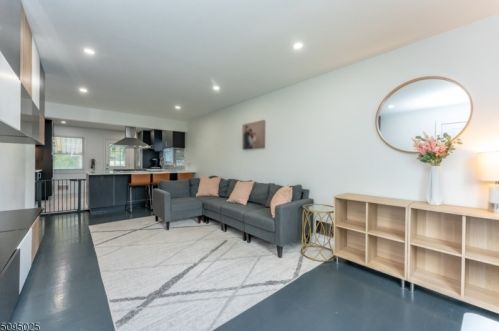 722 Larch St, Roselle Park, NJ 07204-1214