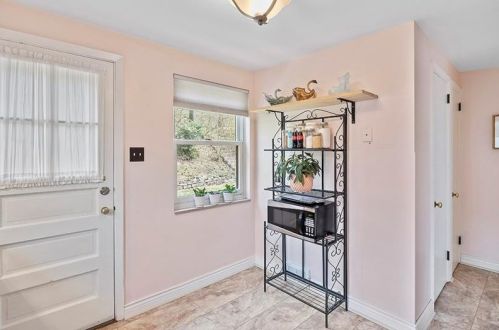 833 Macarthur Dr, Pittsburgh PA 15228-1704 exterior