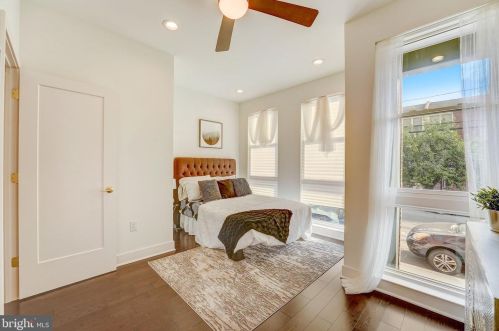 654 13 St, Philadelphia PA 19123-2427 exterior