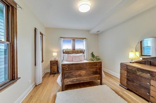 4244 Bell Ave, Chicago IL 60618-2904 exterior