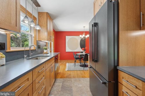 5602 Justis Pl, Alexandria VA 22310-1325 exterior