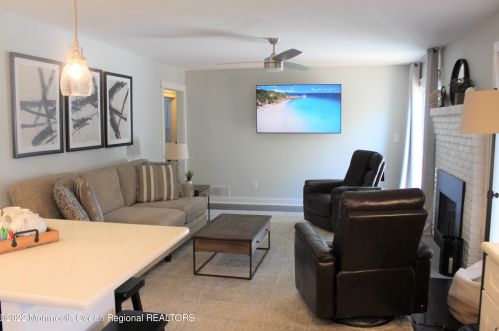 52 4 Winds Dr, Middletown NJ 07748-3141 exterior