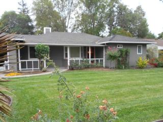 28 Dawn Dr, Concord CA  94523-3011 exterior