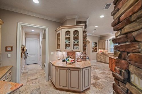 2200 Spg Br Rd, Montgomery TX 77316-2503 exterior