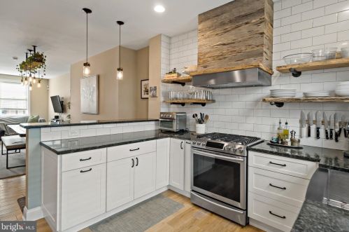 912 American St, Philadelphia PA 19140-5726 exterior