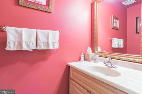 11920 Bargate Ct, Rockville MD 20852-4117 exterior