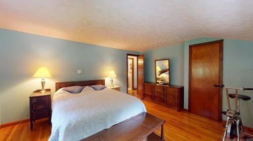 6 Hummingbird Ln, Enfield CT 06082-5709 exterior