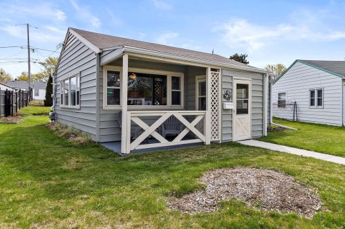 3436 1st Pl, Milwaukee WI  53207-3234 exterior