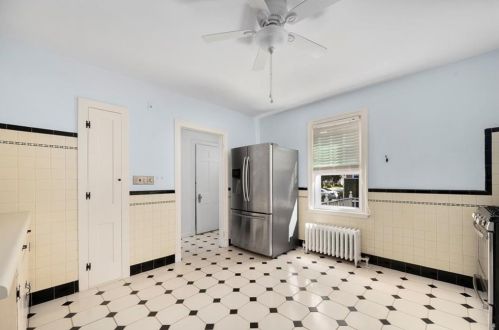 655 Pleasant Vly Pkwy, Providence RI 02908-4214 exterior