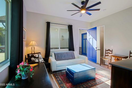 4226 42nd St, Phoenix AZ  85018-4208 exterior