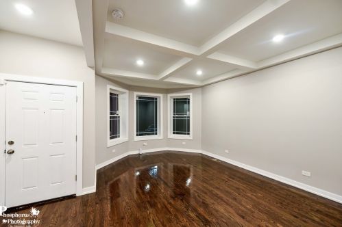 6229 Eberhart Ave, Chicago IL 60637-3318 exterior