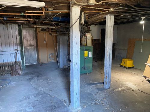 8220 Vincennes Ave, Chicago IL 60653-4203 exterior